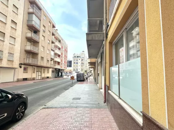 2-bedroom Apartment In Torrevieja, Spain (100 M²)
