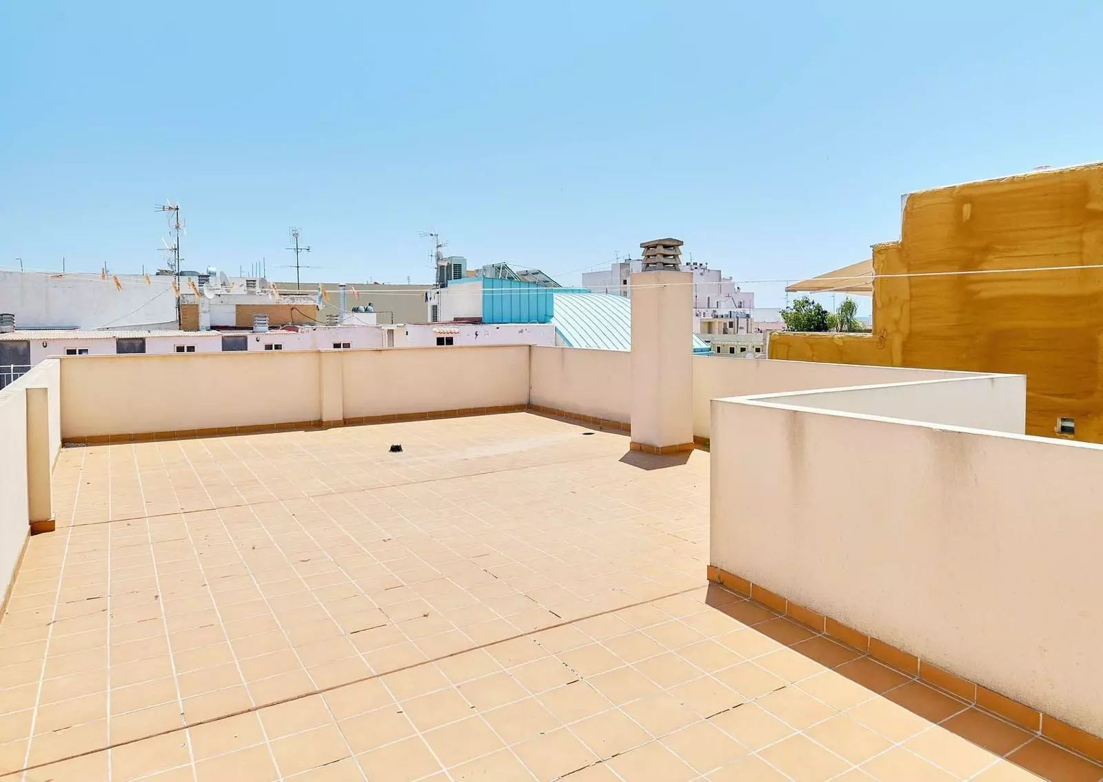 3-bedroom Penthouse In Torrevieja, Spain (228 M²)