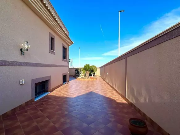 4-bedroom Town House In Torrevieja, Spain (260 M²)