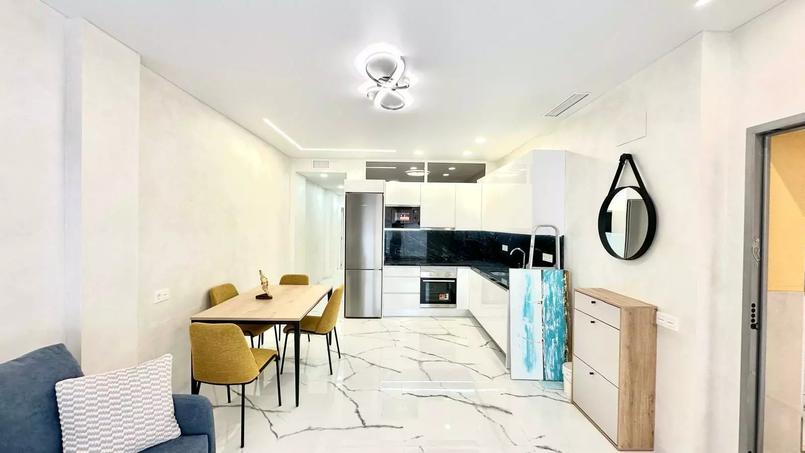 2-bedroom Apartment In Torrevieja, Spain (100 M²)