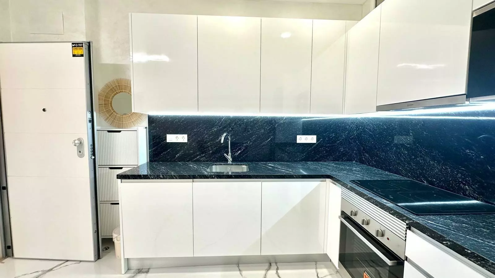 2-bedroom Apartment In Torrevieja, Spain (100 M²)