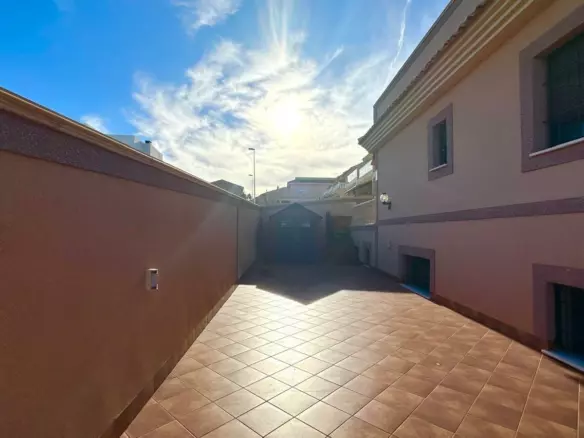 4-bedroom Town House In Torrevieja, Spain (260 M²)