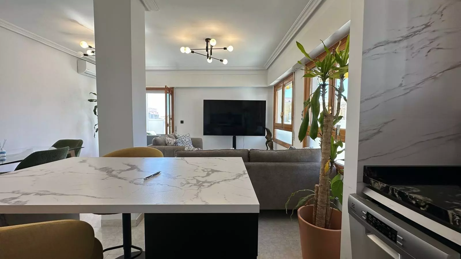 2-bedroom Apartment In Torrevieja, Spain (119 M²)