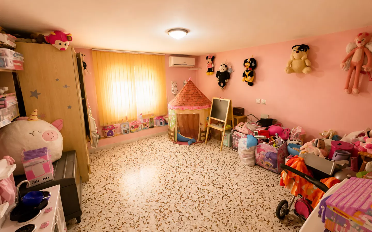 5-bedroom Villa In Torrevieja, Spain (200 M²)