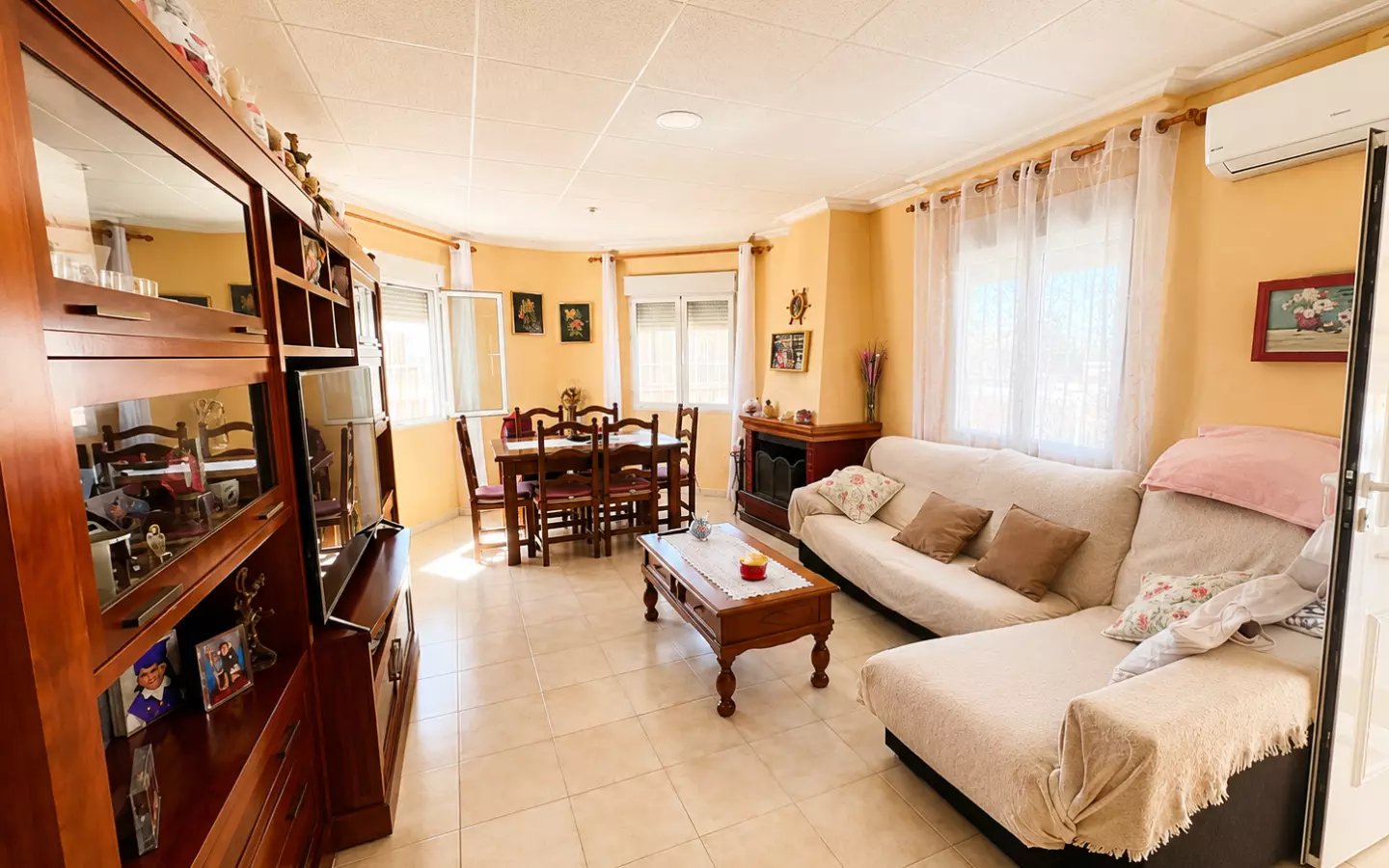 5-bedroom Villa In Torrevieja, Spain (200 M²)