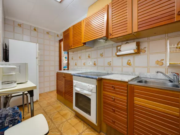 3-bedroom Apartment In Torrevieja, Spain (100 M²)