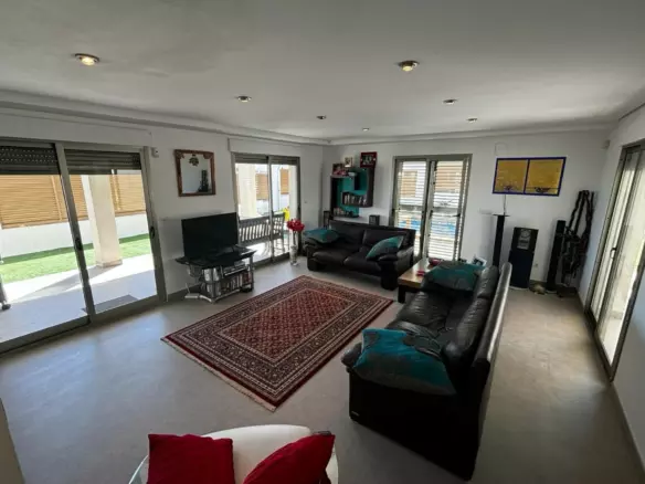 3-bedroom Property In Cox, Spain (167 M²)