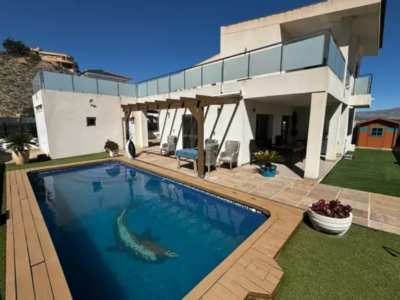 3-bedroom Property In Cox, Spain (167 M²)