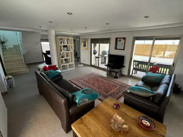 3-bedroom Property In Cox, Spain (167 M²)