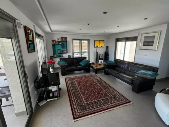 3-bedroom Property In Cox, Spain (167 M²)