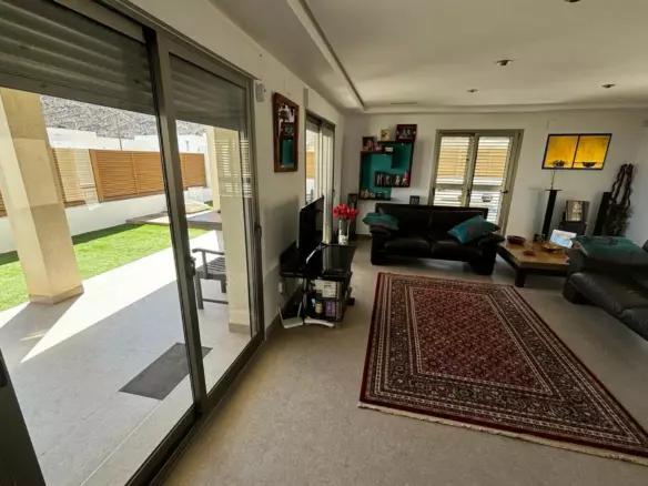 3-bedroom Property In Cox, Spain (167 M²)