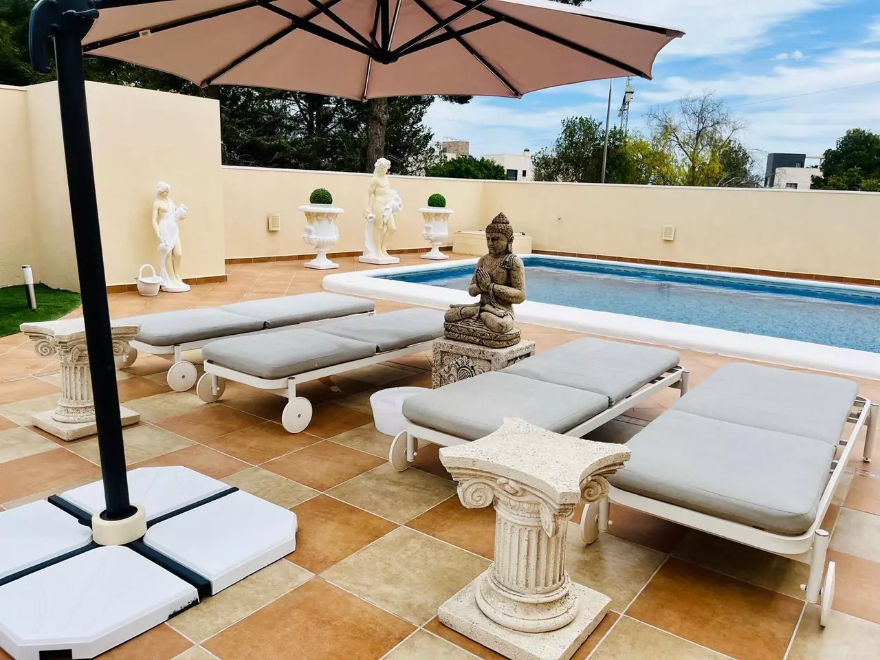 4-bedroom Villa In San Miguel De Salinas, Spain (302 M²)