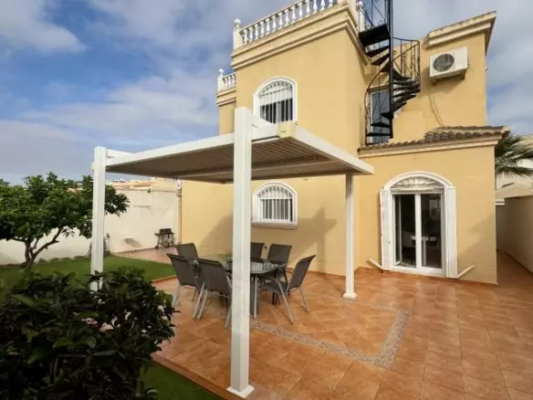 4-bedroom Villa In Torrevieja, Spain (124 M²)