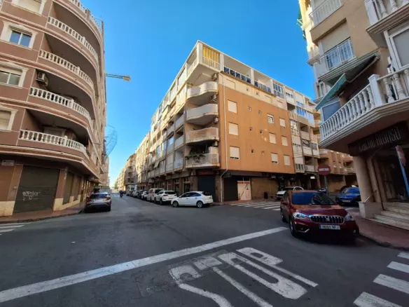 3-bedroom Apartment In Torrevieja, Spain (100 M²)