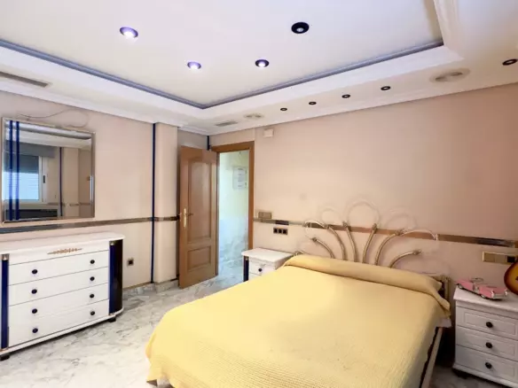 2-bedroom Penthouse In Torrevieja, Spain (195 M²)