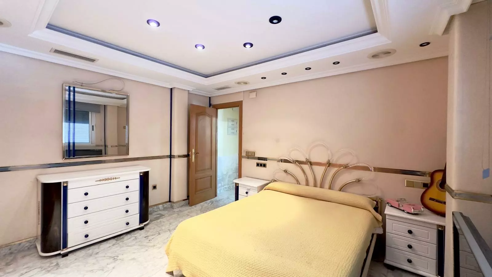 2-bedroom Penthouse In Torrevieja, Spain (195 M²)