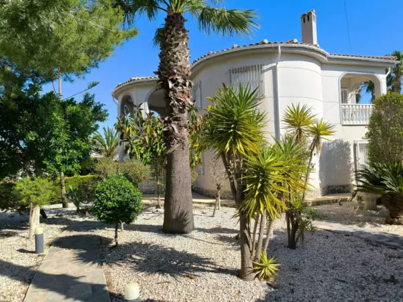 5-bedroom Villa In Torrevieja, Spain (220 M²)
