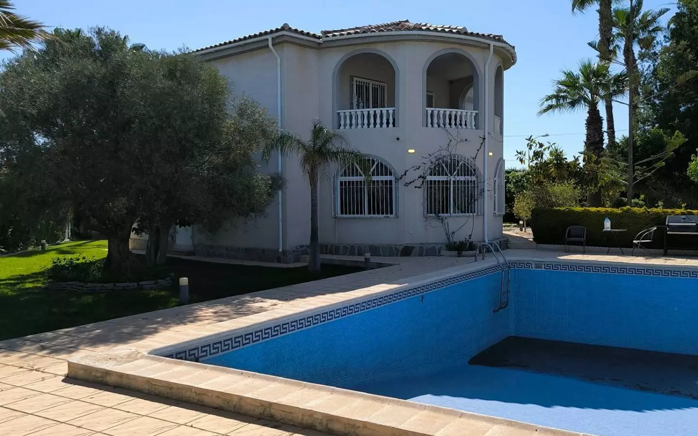 5-bedroom Villa In Torrevieja, Spain (220 M²)