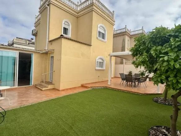 4-bedroom Villa In Torrevieja, Spain (124 M²)