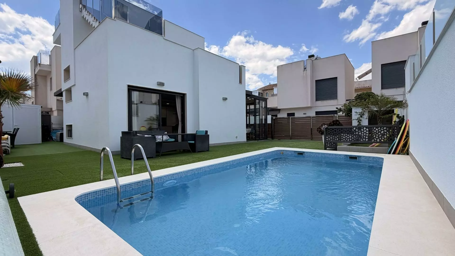 5-bedroom Villa In Torrevieja, Spain (194 M²)
