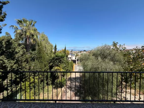 4-bedroom Villa In Torrevieja, Spain (150 M²)