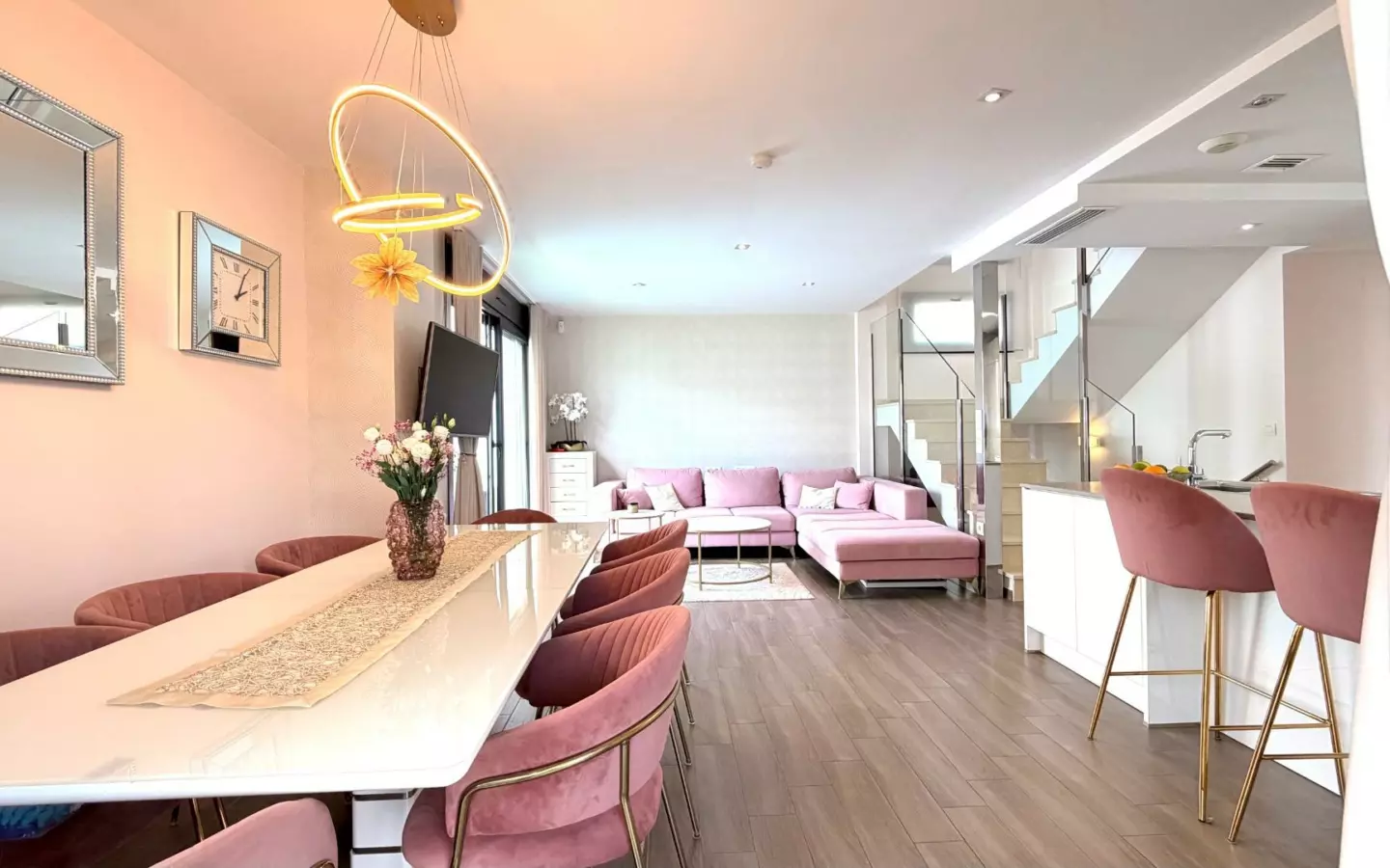 5-bedroom Villa In Torrevieja, Spain (194 M²)