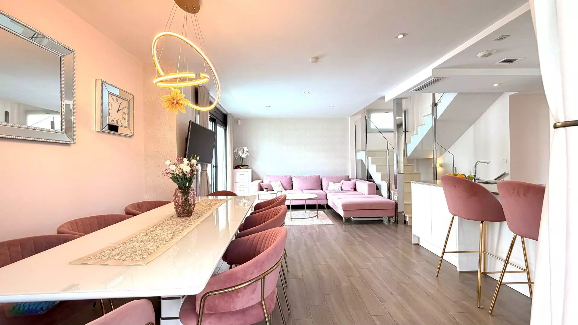 5-bedroom Villa In Torrevieja, Spain (194 M²)