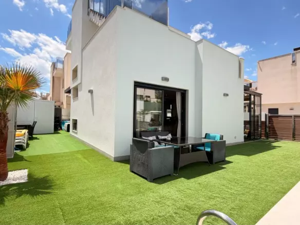 5-bedroom Villa In Torrevieja, Spain (194 M²)