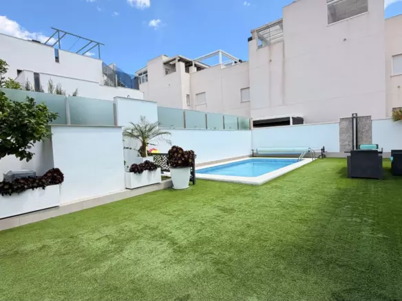 5-bedroom Villa In Torrevieja, Spain (194 M²)