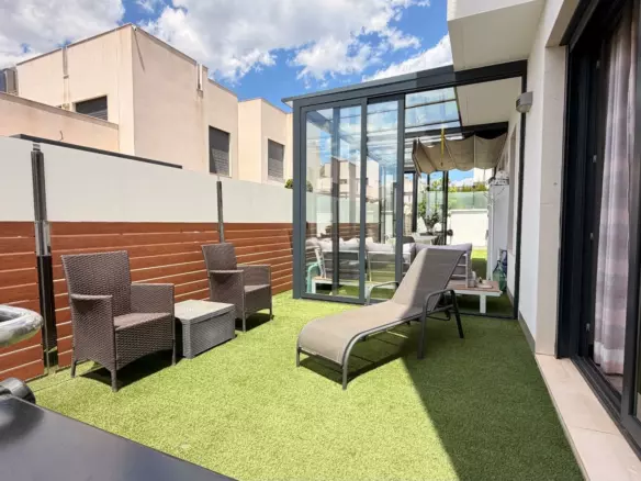 5-bedroom Villa In Torrevieja, Spain (194 M²)