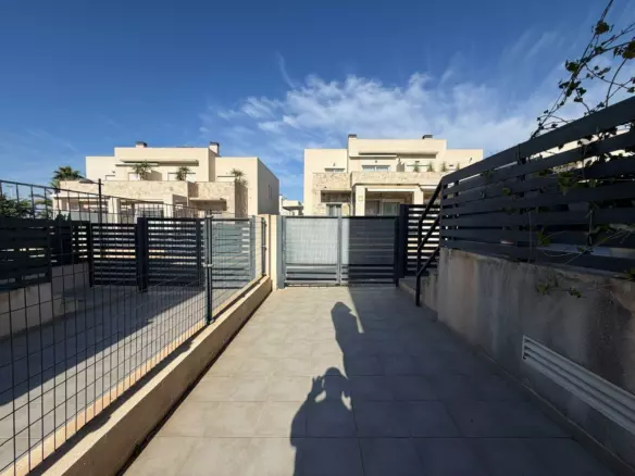 3-bedroom Town House In Torrevieja, Spain (197 M²)