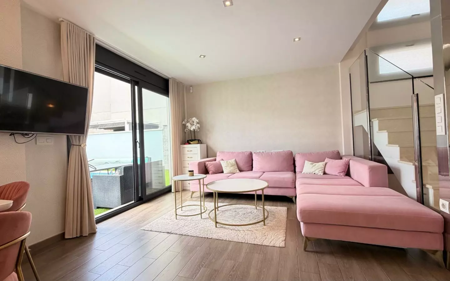 5-bedroom Villa In Torrevieja, Spain (194 M²)