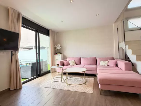 5-bedroom Villa In Torrevieja, Spain (194 M²)
