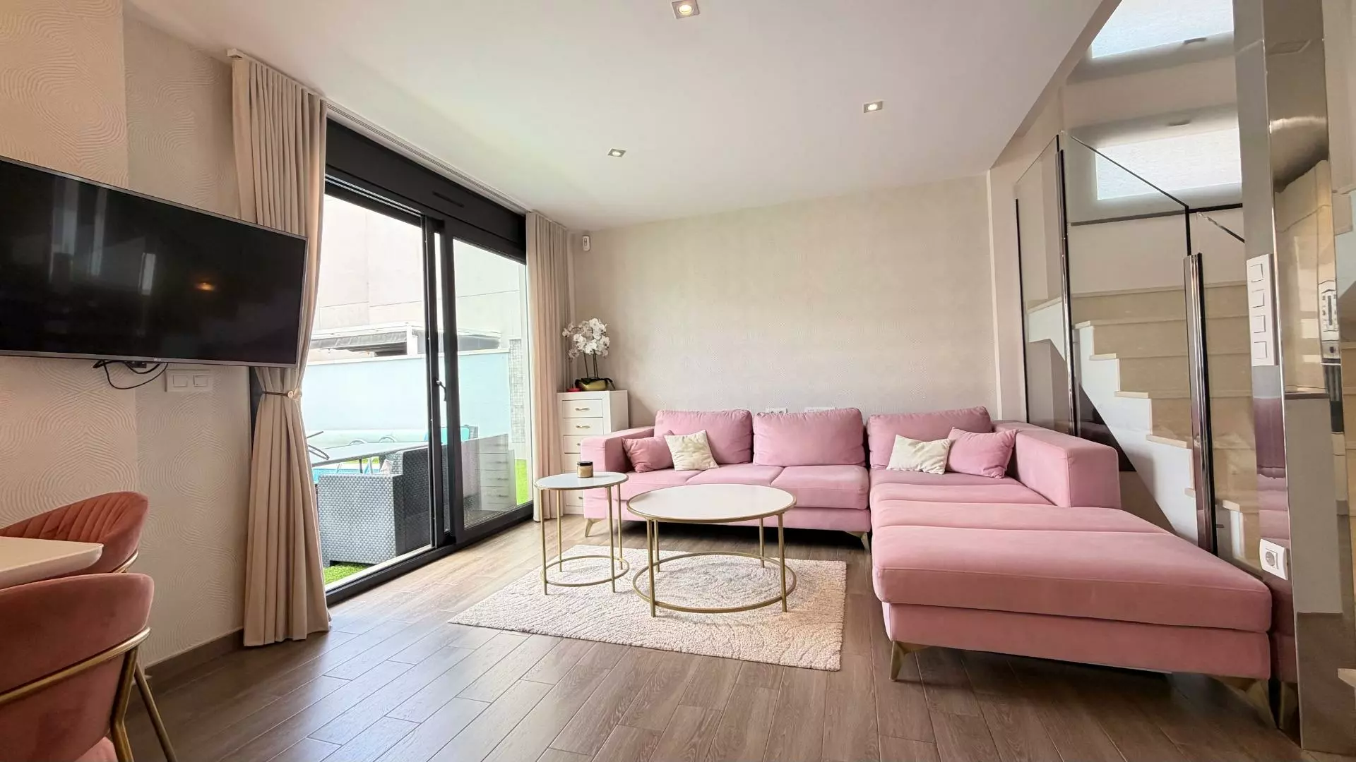 5-bedroom Villa In Torrevieja, Spain (194 M²)