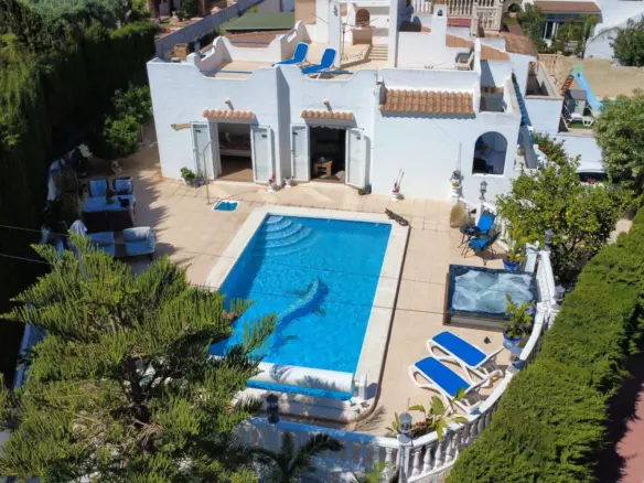 2-bedroom Semi In Torrevieja, Spain (133 M²)