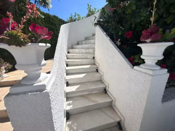 2-bedroom Semi In Torrevieja, Spain (133 M²)