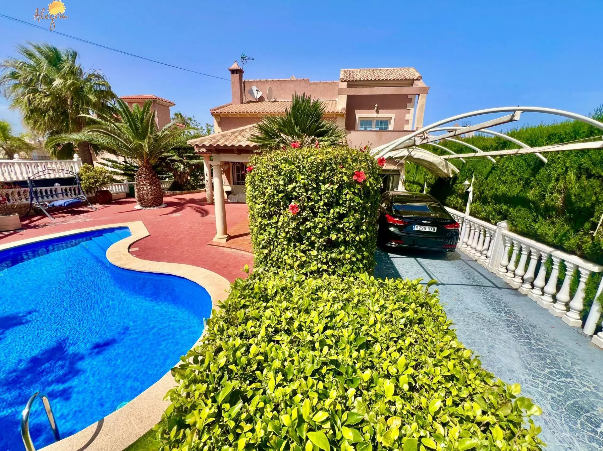 3-bedroom Villa In Torrevieja, Spain (253 M²)