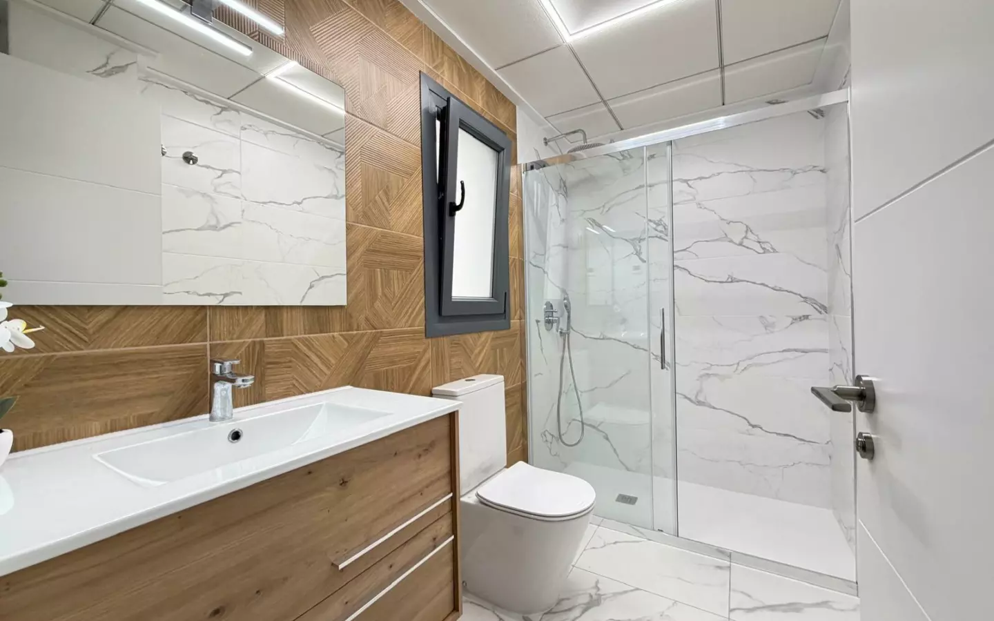 2-bedroom Apartment In Torrevieja, Spain (105 M²)