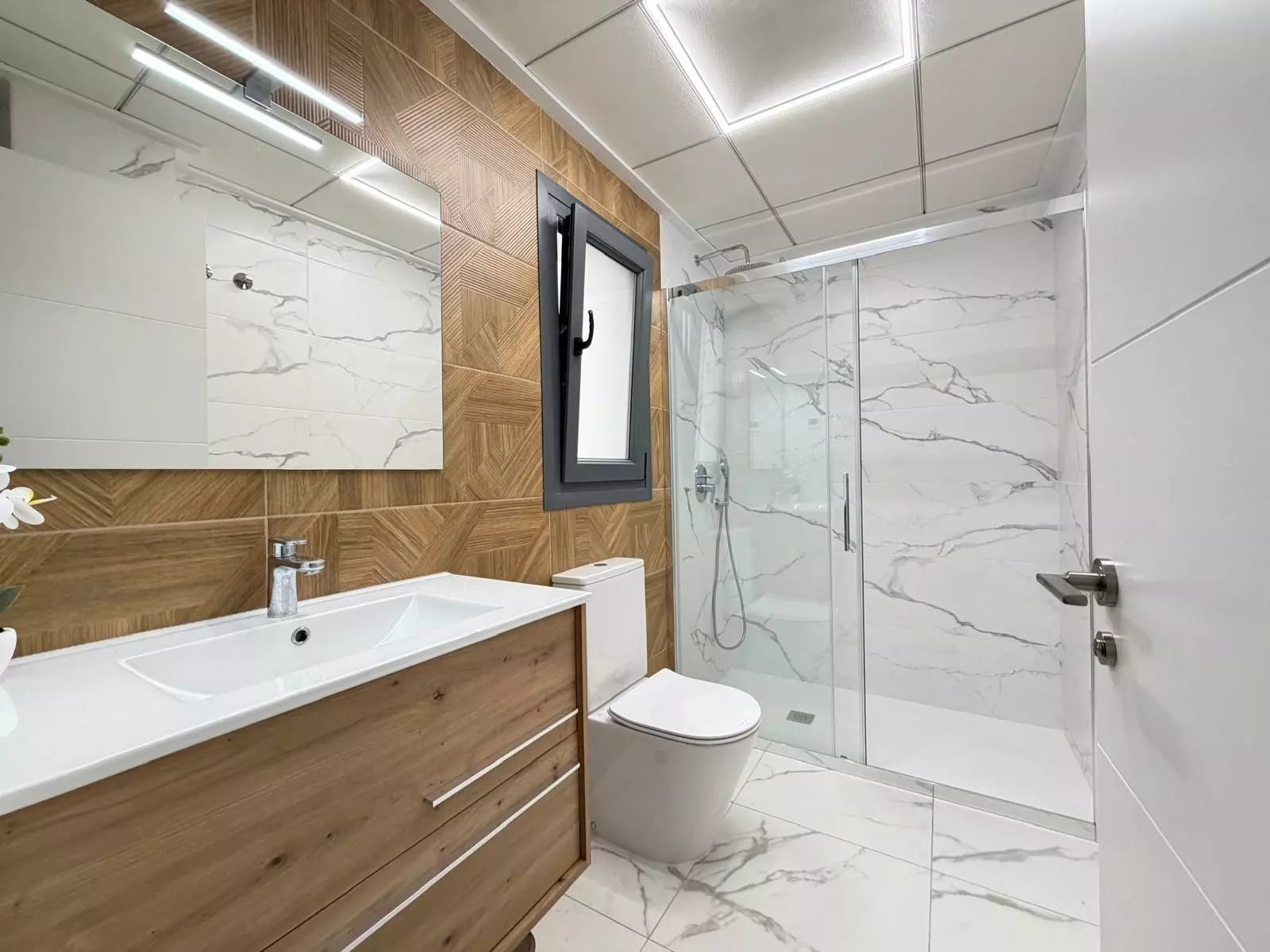 2-bedroom Apartment In Torrevieja, Spain (105 M²)