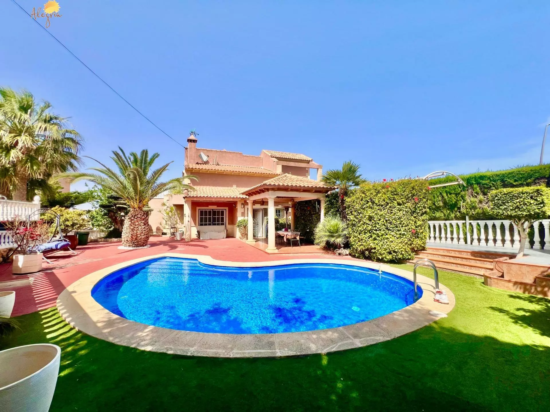 3-bedroom Villa In Torrevieja, Spain (253 M²)