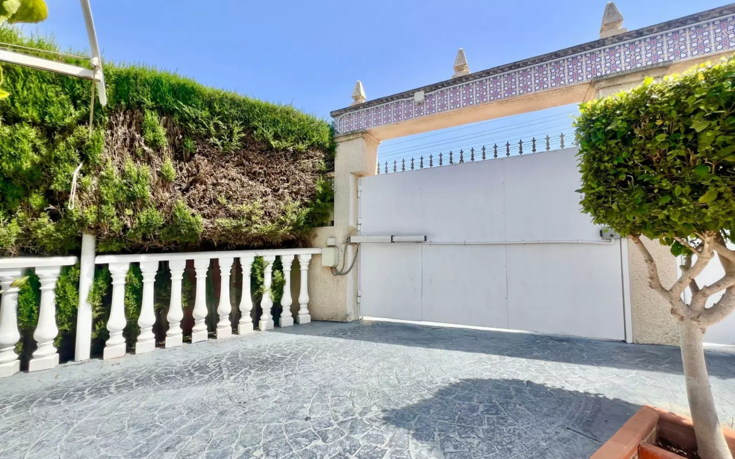 3-bedroom Villa In Torrevieja, Spain (253 M²)