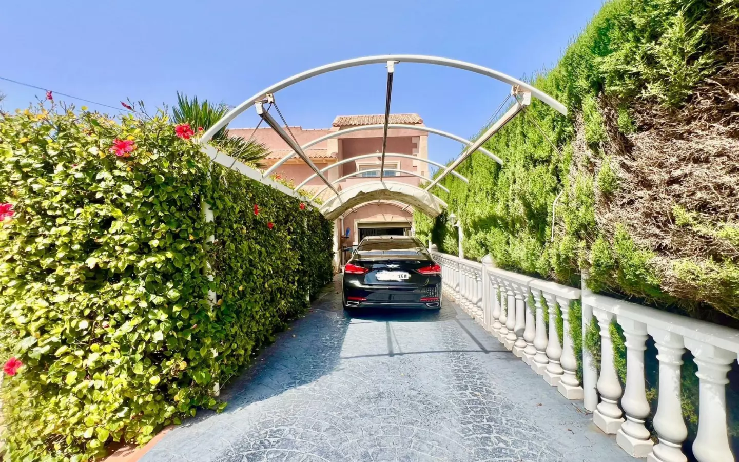 3-bedroom Villa In Torrevieja, Spain (253 M²)