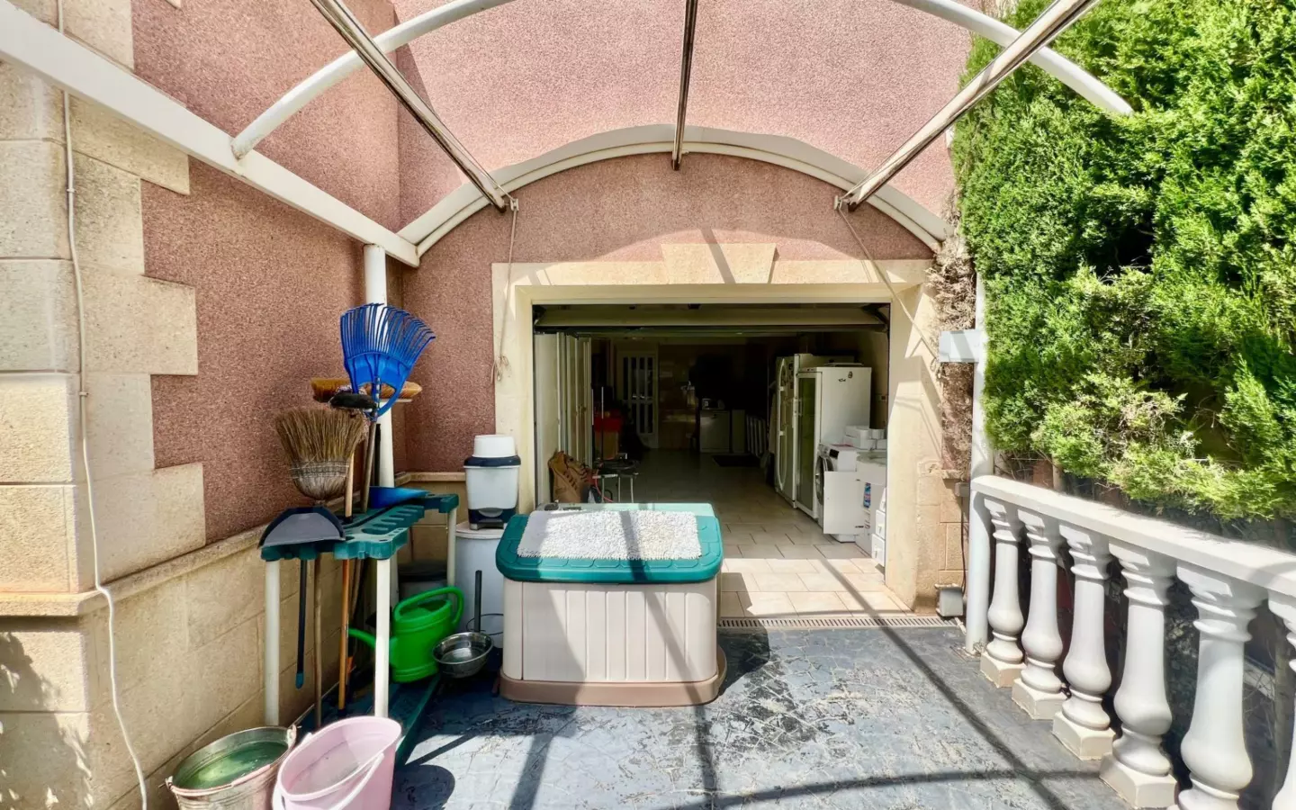 3-bedroom Villa In Torrevieja, Spain (253 M²)