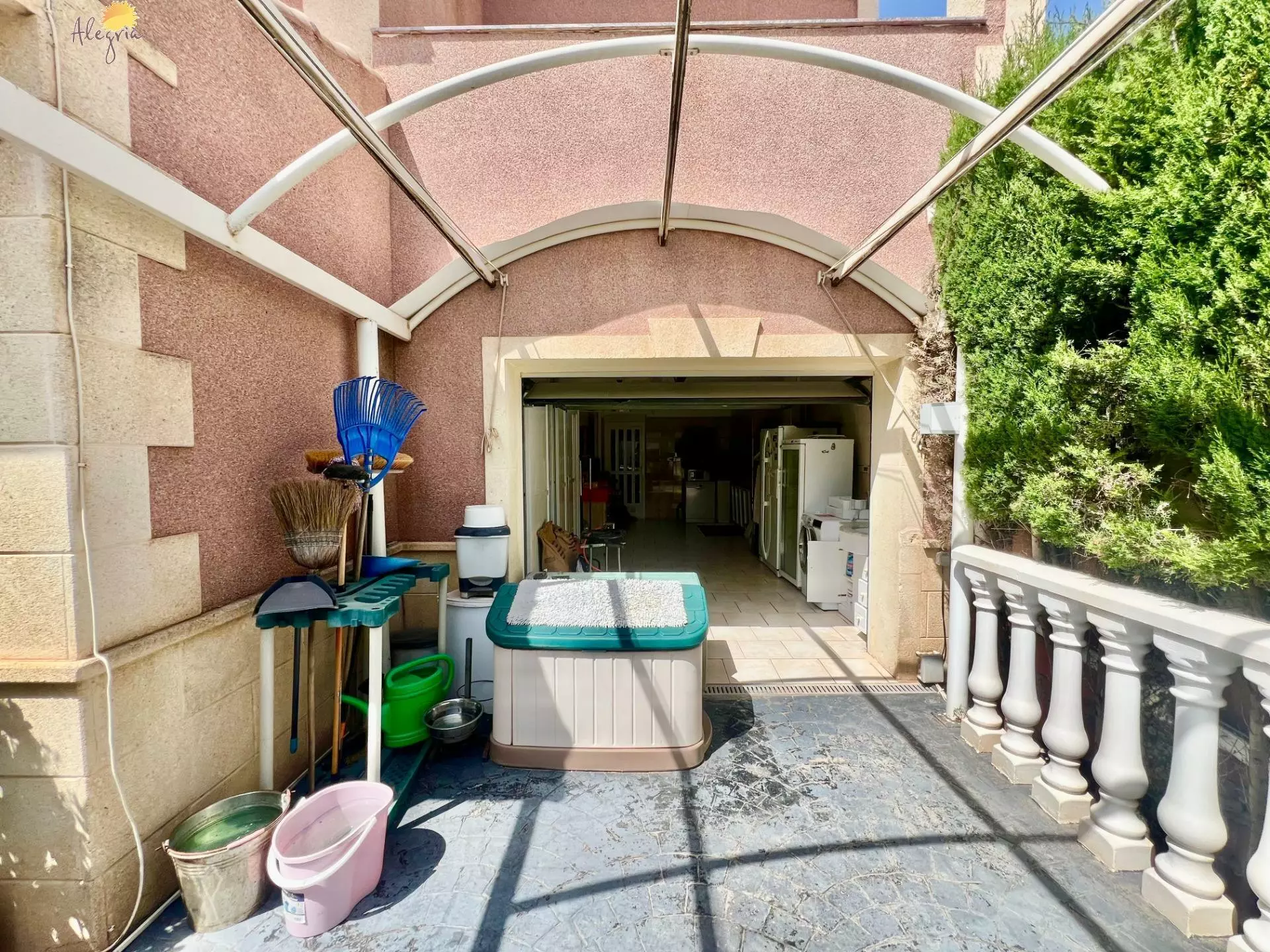 3-bedroom Villa In Torrevieja, Spain (253 M²)