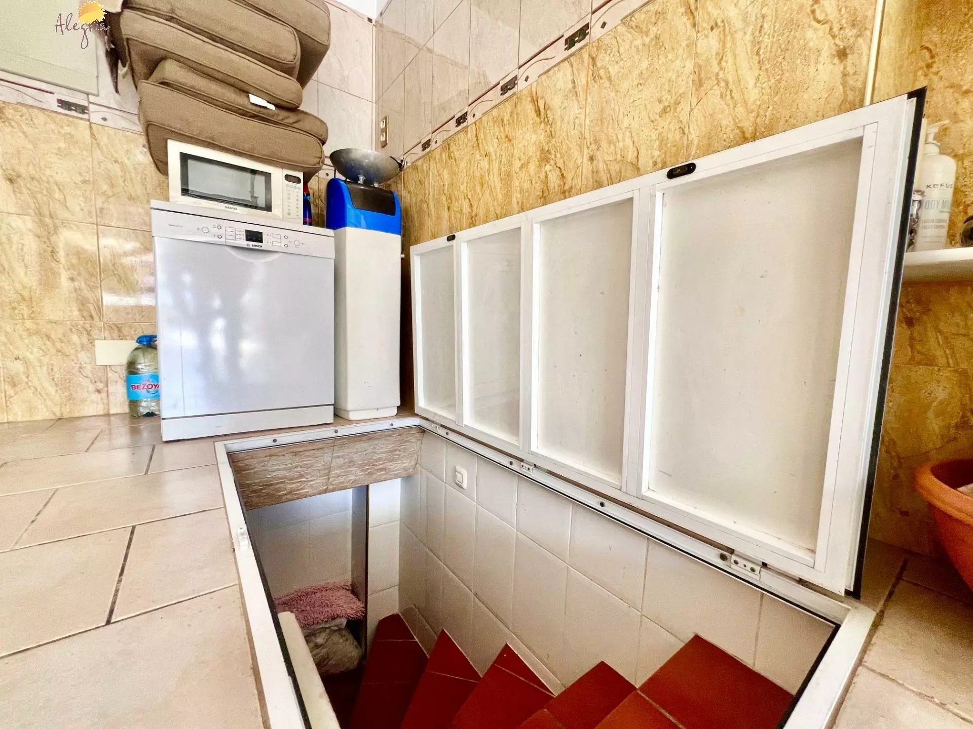 3-bedroom Villa In Torrevieja, Spain (253 M²)