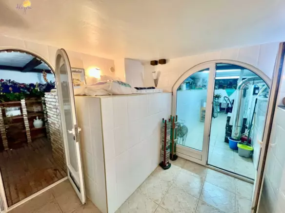 3-bedroom Villa In Torrevieja, Spain (253 M²)