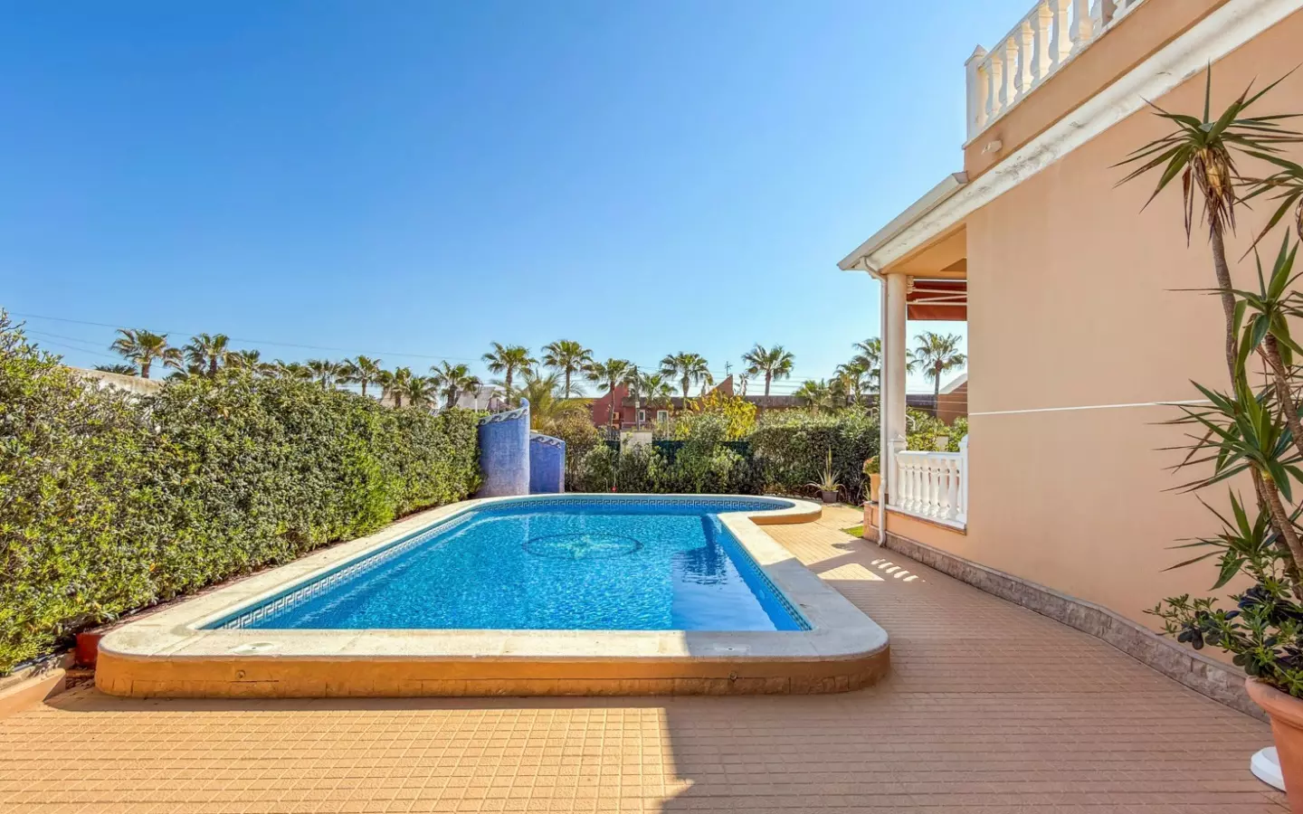 5-bedroom Villa In Torrevieja, Spain (440 M²)