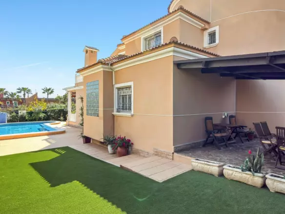 5-bedroom Villa In Torrevieja, Spain (440 M²)