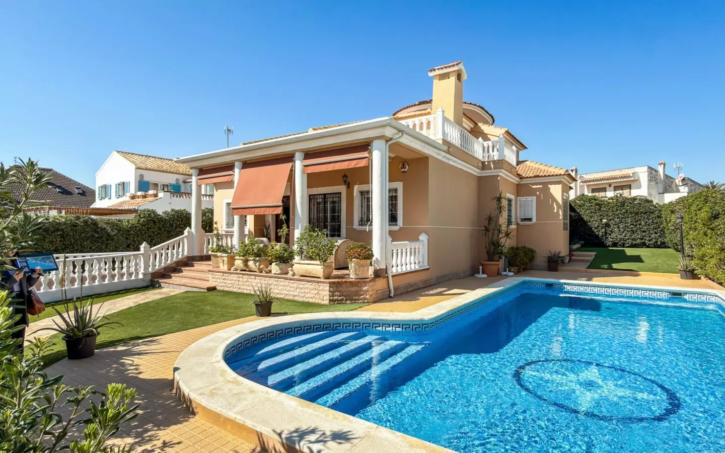 5-bedroom Villa In Torrevieja, Spain (440 M²)
