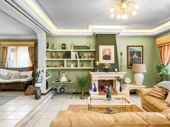 5-bedroom Villa In Torrevieja, Spain (440 M²)